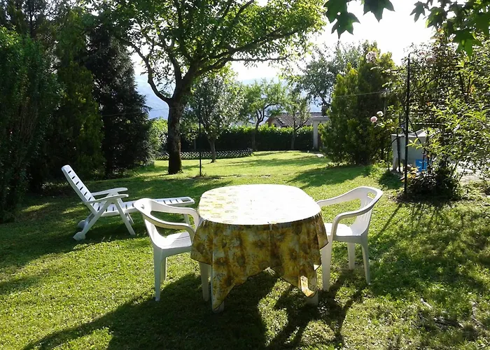 Dom wakacyjny Peaceful With Garden